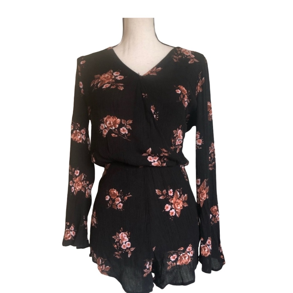 [Mimi Chica] Bell Sleeve Floral Romper